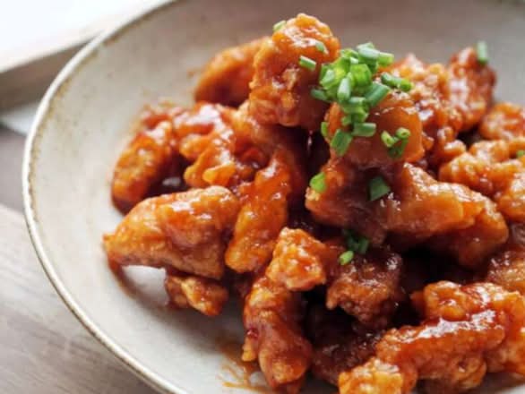 A12.Sweet and Sour Chicken Rice Noodle 酸甜鸡肉粉（饭）